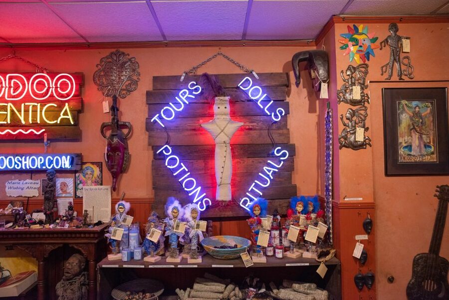 New Orleans: French Quarter, Witches, Voodoo, & Ghost Tour - Visiting a Real Witch Coven’s Temple (and Casting a Spell)
