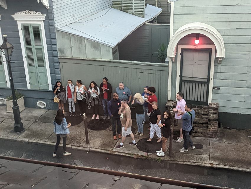 New Orleans: French Quarter, Witches, Voodoo, & Ghost Tour - What the 2 Hours Feels Like: Walking, Timing, and Comfort