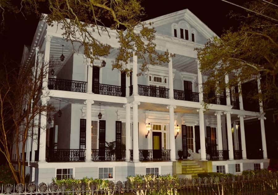 New Orleans: Garden District and Lafayette Cemetery Tour - Film Location Moment: The Curious Case of Benjamin Button