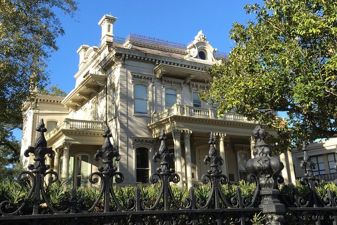 New Orleans Garden District Architecture Tour - Commanders Palace: how an icon ties architecture to modern life