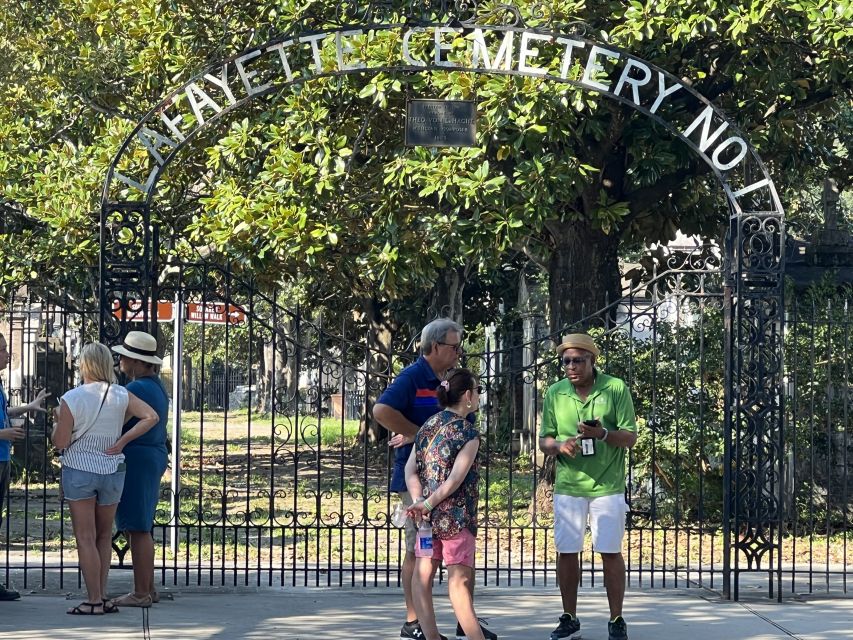 New Orleans : Garden District Architecture Walking tour - From Scarlett O’Hara to Anne Rice: Pop Culture on Real Streets