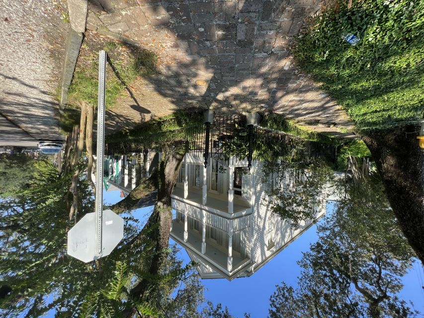 New Orleans : Garden District Architecture Walking tour - Lafayette Cemetery: What You’ll Learn Even Without Entering