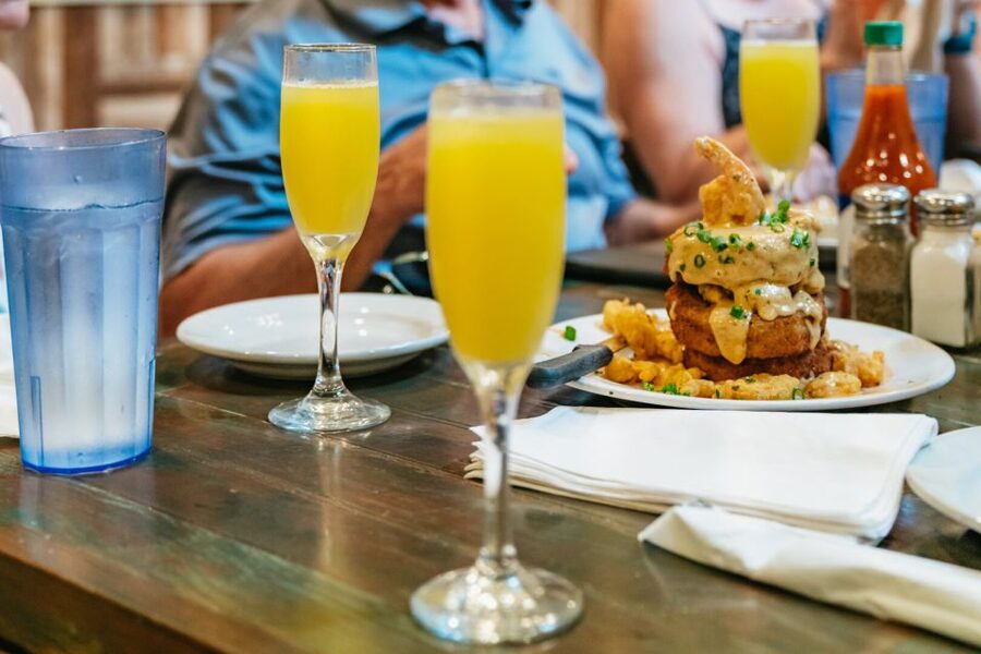 New Orleans: Garden District Food, Drinks & History Tour - Magazine Street shopping: small businesses and artist-made goods