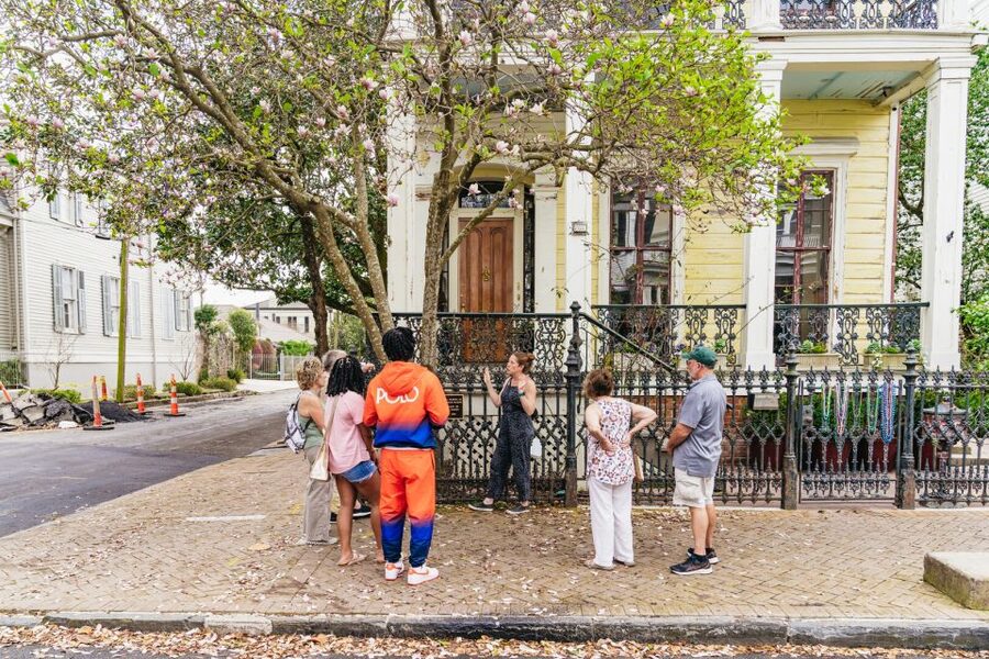 New Orleans: Garden District Food, Drinks & History Tour - Lafayette Cemetery No. 1: why funeral traditions are part of the food story