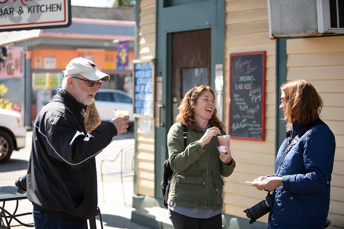 New Orleans Garden District Food & History Tour with Local Guide - The beignets finish: a classic sweet, served fresh