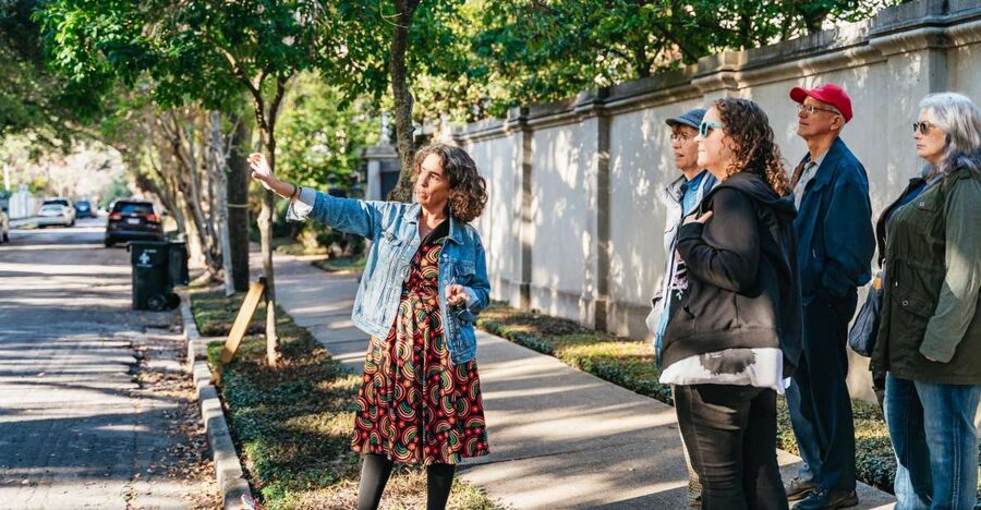 New Orleans: Garden District Guided Walking Tour - Walking the Garden District at the right speed for 2 hours