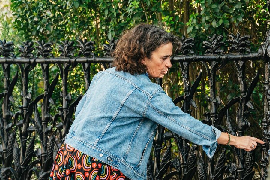 New Orleans: Garden District Guided Walking Tour - Above-ground burial customs explained like a local story