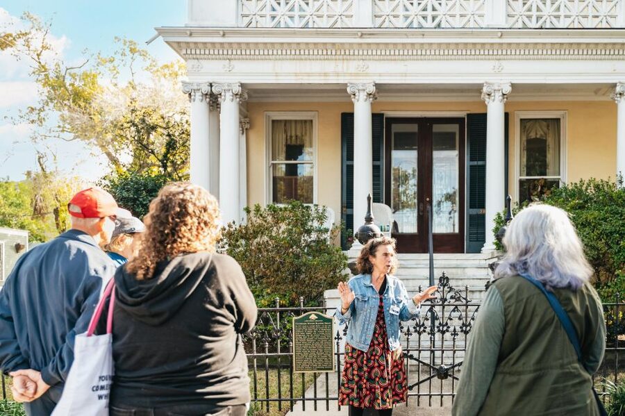 New Orleans: Garden District Guided Walking Tour - Meeting point and how to prepare for the walk