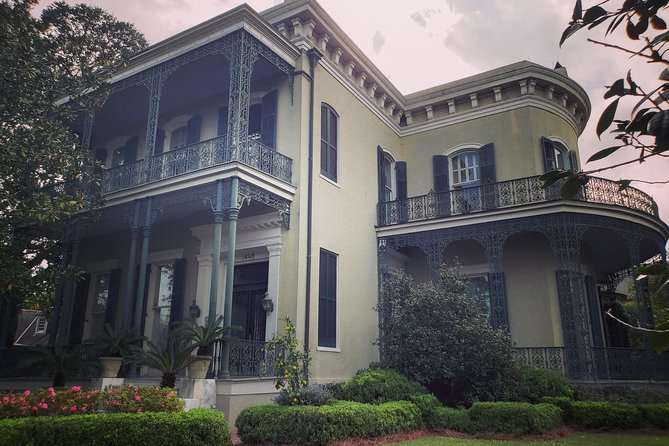 New Orleans Garden District History Walking Tour - Local hangouts for music, food, and drink