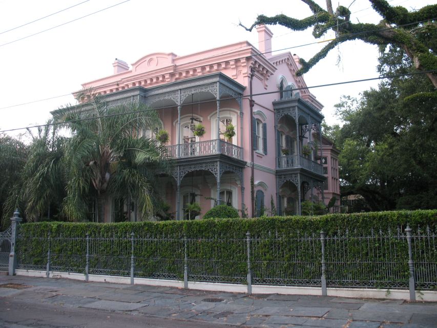 New Orleans: Garden District Walking Tour - Stop 1: Bosworth-Haus and the lesson hidden in design
