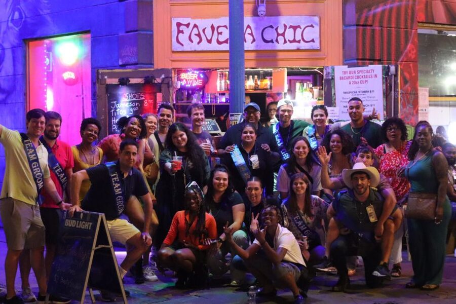 New Orleans: Ghost and Haunted Pub Crawl Tour with Free Shot - Haunted Bars and Drink Specials: How the Party Pace Actually Works