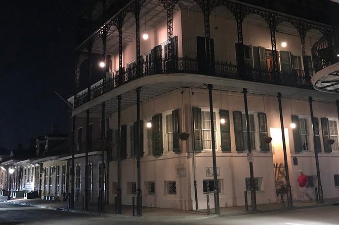 New Orleans Ghost, Vampire, Witch, Voodoo, and Mystery Tour - Stop 2: Jackson Square After Dark