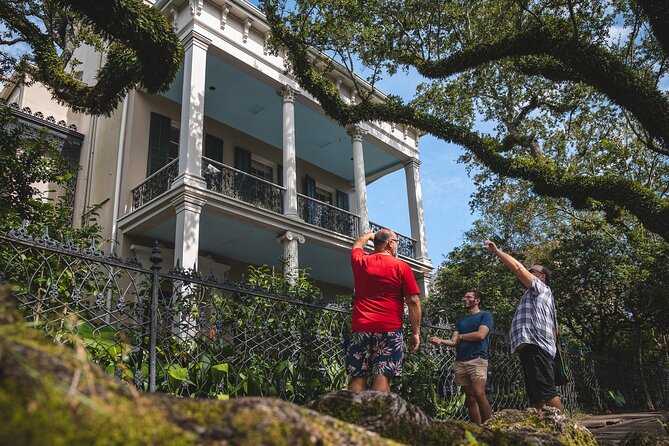 New Orleans: Highlights of the French Quarter - French Quarter streets: cast-iron balconies and the culture-to-food link