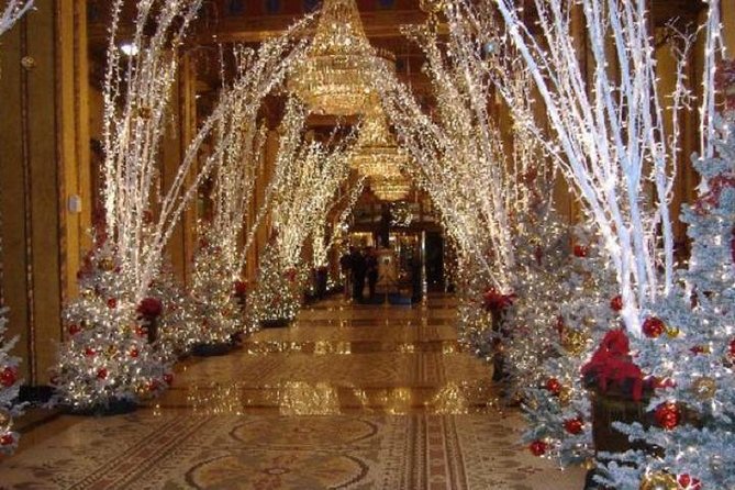 New Orleans Holiday Bus Tour: Jingling Through the Crescent - Garden District scenery and the Roosevelt Hotel lobby moment