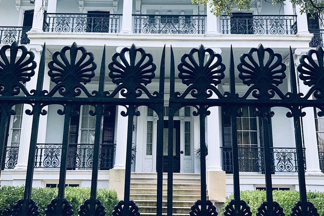 New Orleans Homes of the Rich and Famous Tour of the Garden District - Practical Tips for a Smoother Walk (No One Likes Tripping)