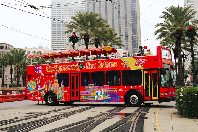 New Orleans Hop-On Hop-Off and Garden District Walking Tour - Magazine Street, the Garden walk, and St. Charles Avenue: your second-day sweet spot