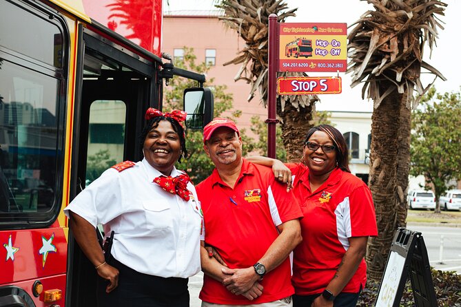 New Orleans Hop-On Hop-Off Unlimited Sightseeing Package - Magazine Street and the Garden District: Shopping plus context on foot