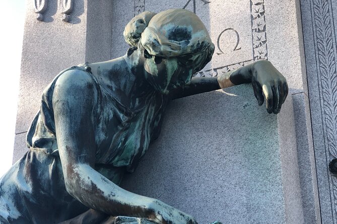 New Orleans Metairie Cemetery Tour: Millionaires and Mausoleums - Sally’s story style: what makes the guide experience stand out