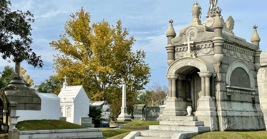 New Orleans: Millionaire’s Tombs of Metairie Cemetery Tour - Lake Lawn Metairie Entry: Seeing More Than One Cemetery Mood