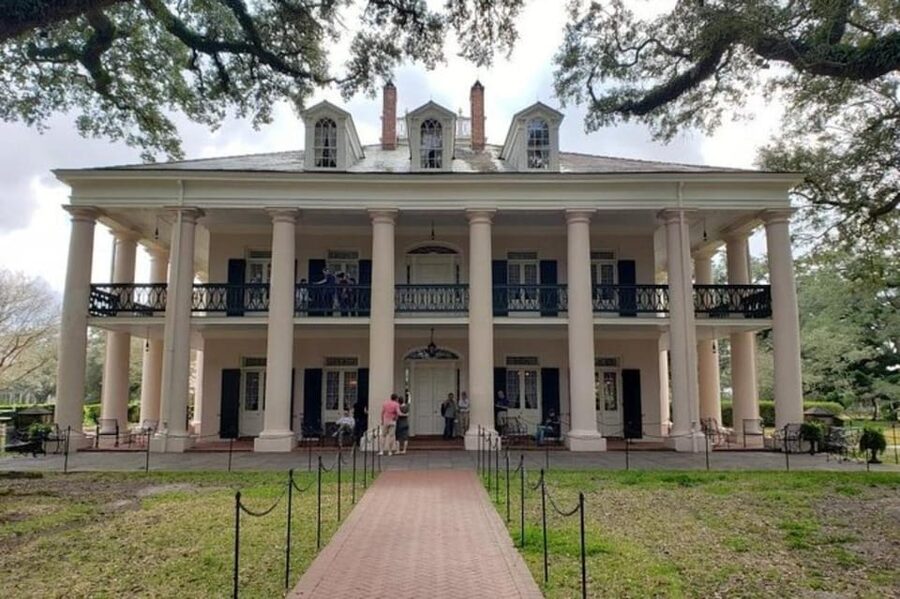New Orleans: Oak Alley & Laura Plantation Tour w/Transport - Who should book this Oak Alley and Laura day?