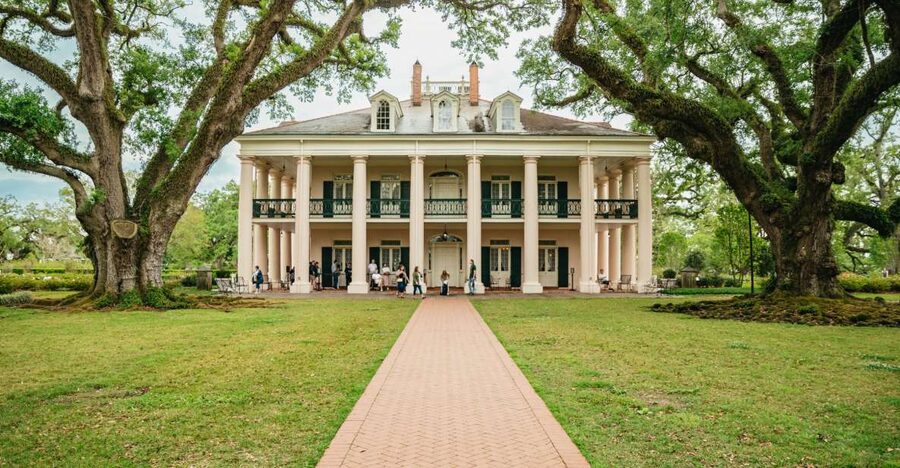 New Orleans: Oak Alley Plantation and Swamp Cruise Day Trip - Passing cultural landmarks on the swamp route