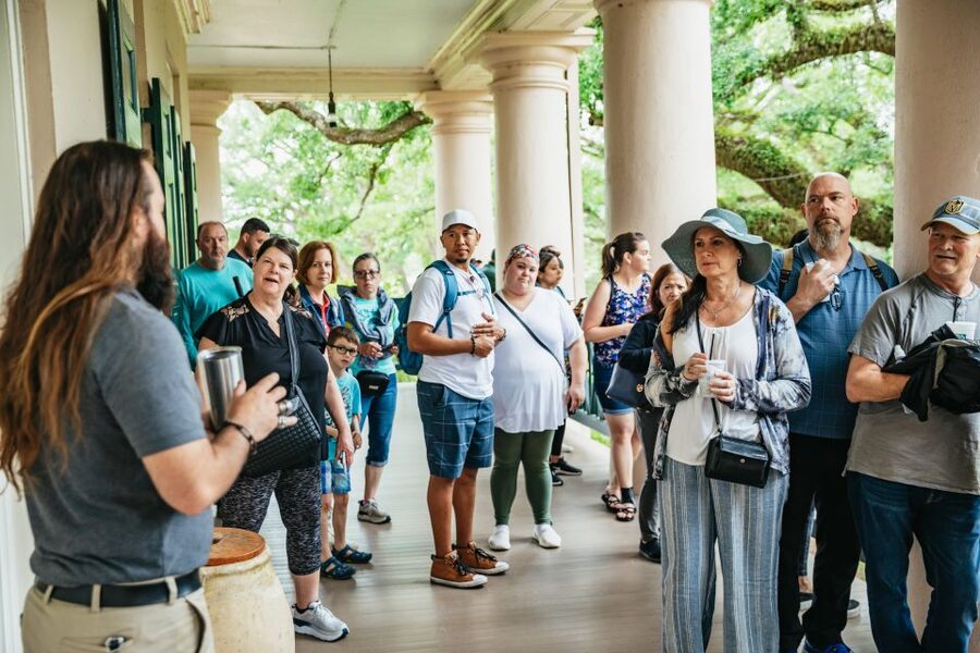 New Orleans: Oak Alley Plantation and Swamp Cruise Day Trip - Jean Lafitte National Historical Park and Preserve: guided time in the bayou world