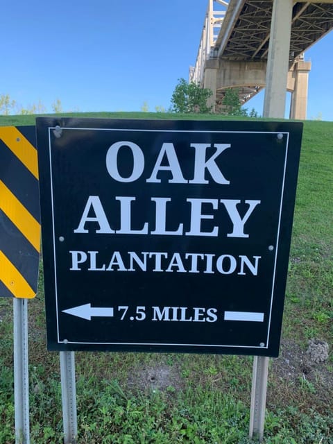 New Orleans: Oak Alley Plantation Tour and Transportation - The Hard Parts: Enslaved Life, Resistance, and What the Tour May Emphasize