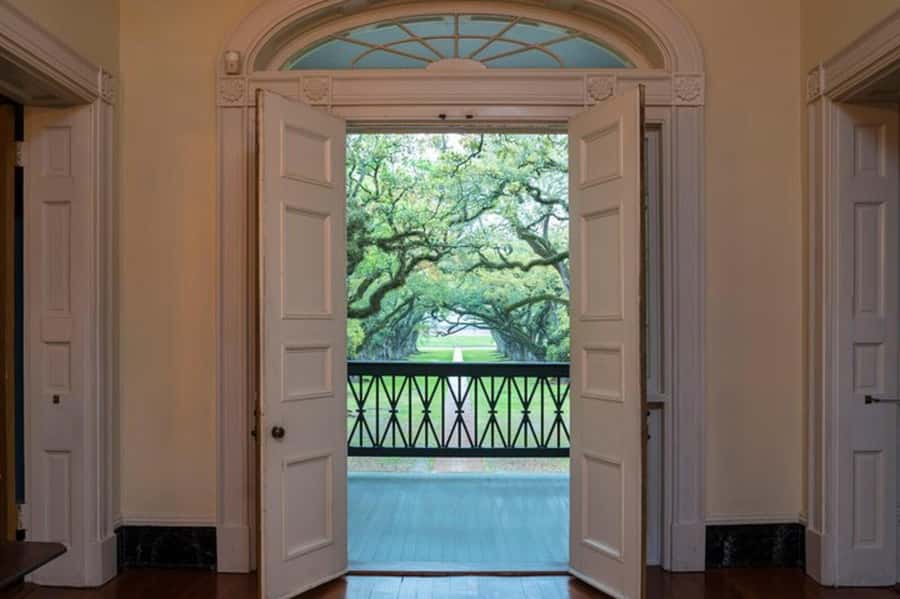 New Orleans: Oak Alley Plantation Tour with Hotel Transfers - Oak Alley is a “see it in person” kind of place