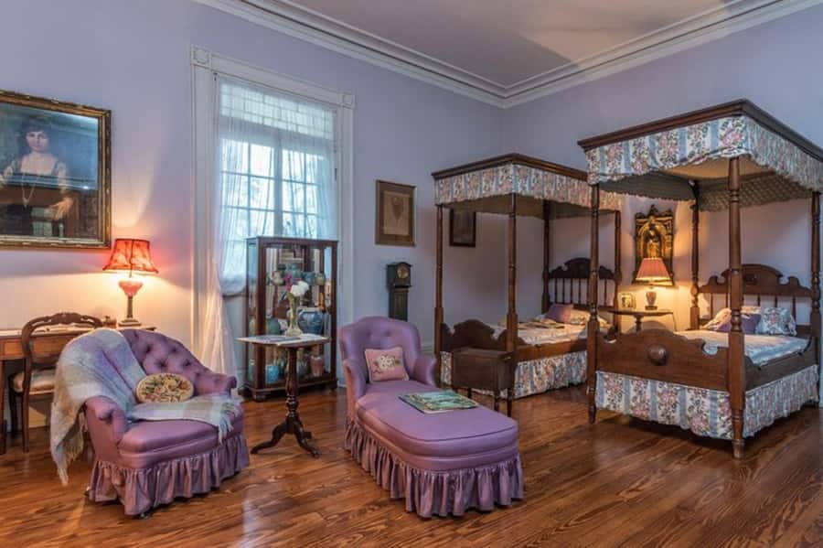 New Orleans: Oak Alley Plantation Tour with Hotel Transfers - Exploring the grounds on your own: blacksmith and antique equipment