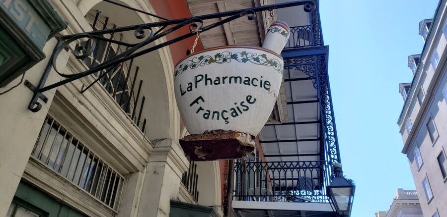 New Orleans: Pestilence and Plagues Guided Tour - The walking rhythm: how the stories unfold along the Quarter