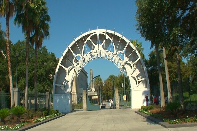 New Orleans Private City and Cemetery Tour: Up to 24 Passengers - Pickup, bus timing, and how the route feels