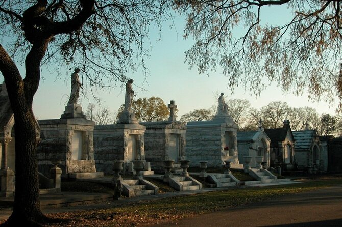 New Orleans Private City and Cemetery Tour: Up to 24 Passengers - St. Charles Avenue architecture: a guided look at mansion styles