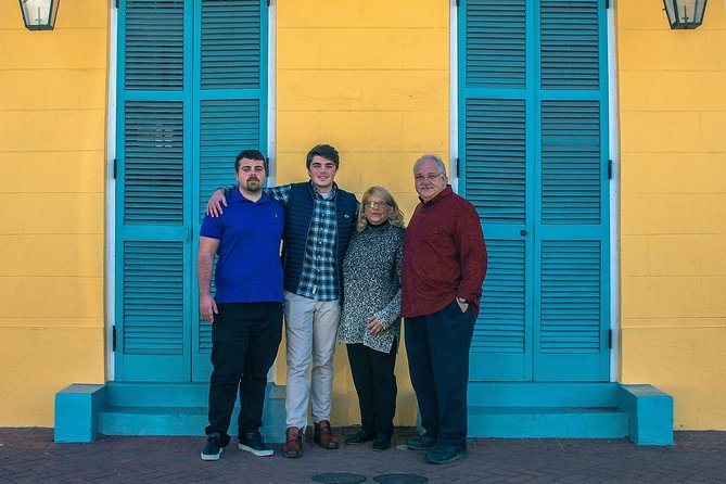 New Orleans Private Photo Shoot with Professional Photographer - How the 1-hour session actually flows on the street