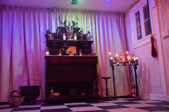 New Orleans Seance Experience - Where the Séance Happens: Hex’s Spirit Parlor on Decatur Street
