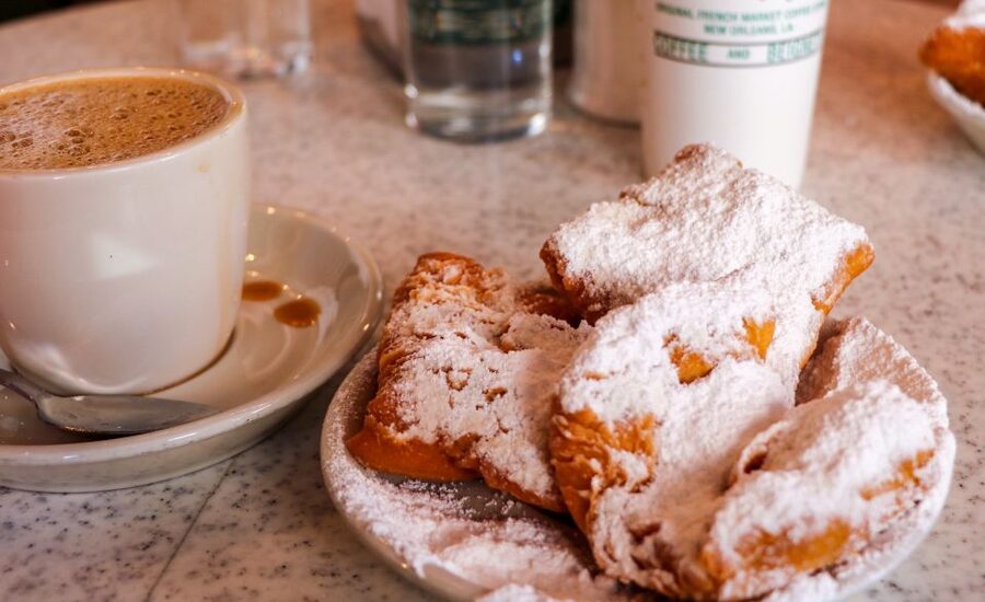 New Orleans: Sightseeing Bus Tour - Uptown Route Perks: St. Charles Avenue and the Old Streetcar Line