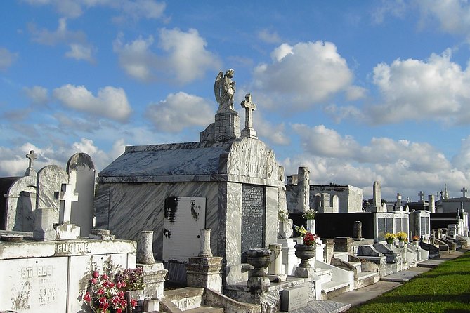 New Orleans Small-Group City and Cemetery Tour with Hotel Pickup - St. Louis Cemetery No. 3: Above-Ground Tombs and Society History
