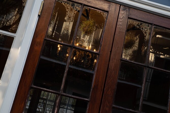 New Orleans Spirits & Spells: Witchcraft, Voodoo, and Ghost Tour - How the guides keep it fun (and keep it moving)