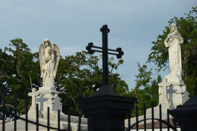 New Orleans St. Louis Cemetery No. 3 Walking Tour - The Half-Mile Walk: Pacing, Shade, and Question Time