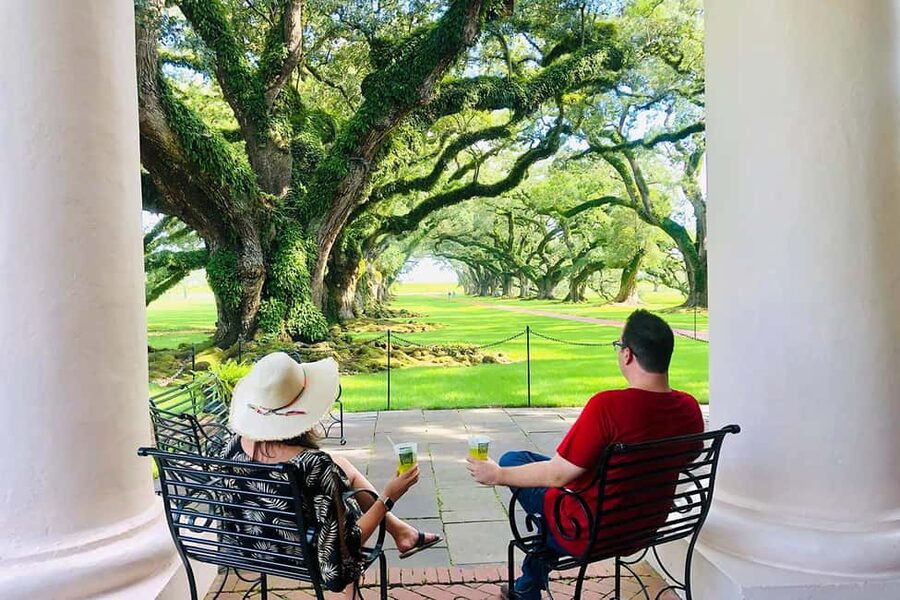 New Orleans: Swamp Boat Ride & Oak Alley Plantation Tour - Oak Alley’s Big House: Greek Revival grandeur with guardrails