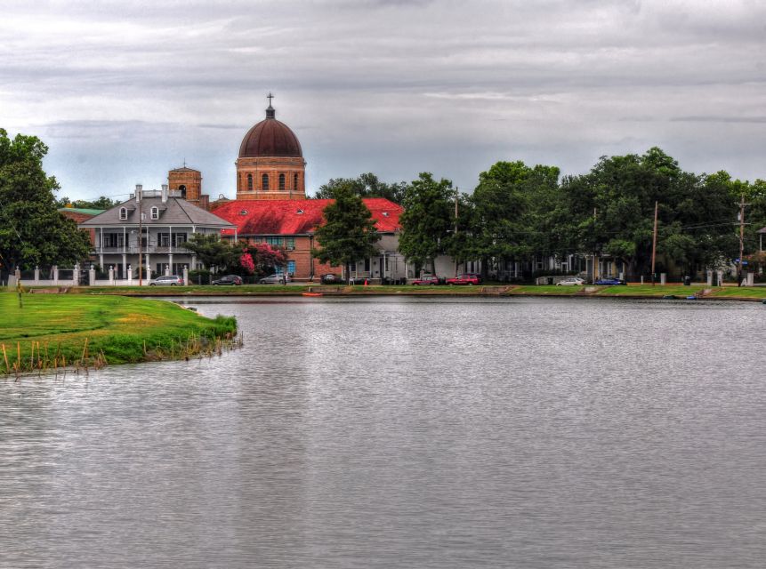 New Orleans: Traditional City and Estate Tour - Lake Pontchartrain levee system: engineering explained for real-world New Orleans