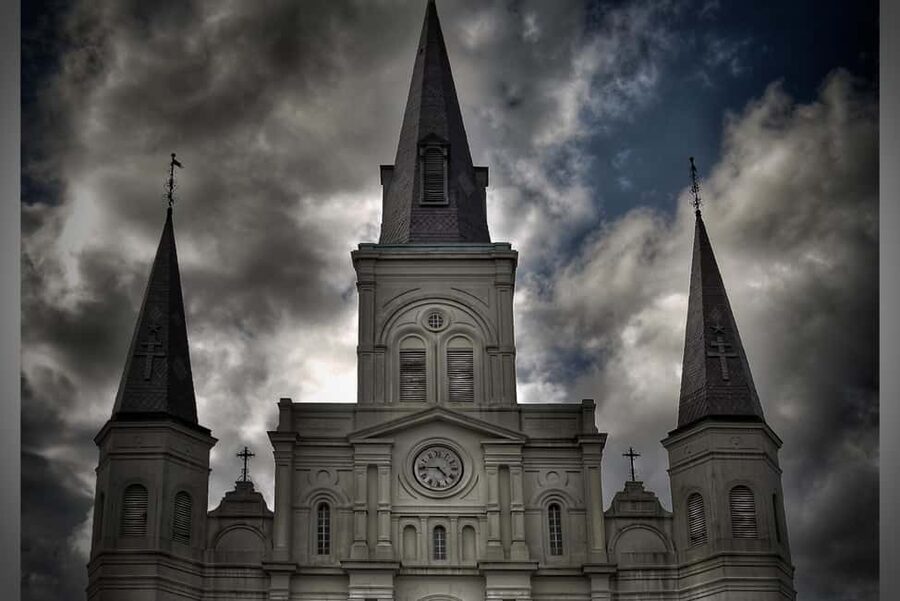 New Orleans: Vampires, Voodoo, and Ghosts Tour - Voodoo Temples and Lafitte Blacksmith Shop: The Walk That Feels Like Two New Orleans
