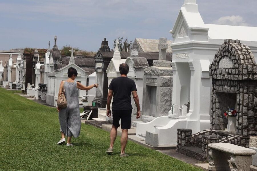 New Orleans VIP City Tour w/ a Jazz Musician + Pro Photos - St. Louis #3 Cemetery and the Midway Beignet Break at City Park