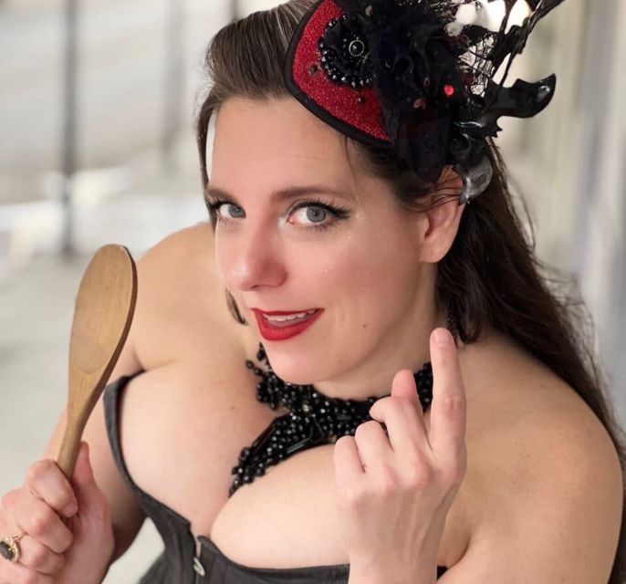 New Orleans: Wicked History Walking Tour with a Local Witch - Your starting point: meeting outside Hand of Fate