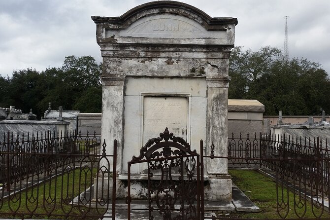 Night Cemetery Insiders Bus Tour in New Orleans - Price and value: what $30 buys you in New Orleans