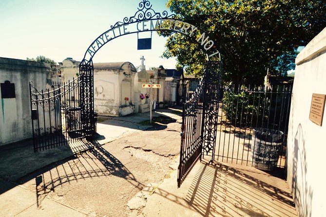 NOLA Garden District and Gates of Lafayette Cemetery Tour - What Makes the Stories Stick: Pacing, Questions, and Seeing Details in Context