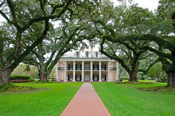 Oak Alley and Laura Plantation Tour with Transportation from New Orleans - Leaving the French Quarter for Plantation Louisiana