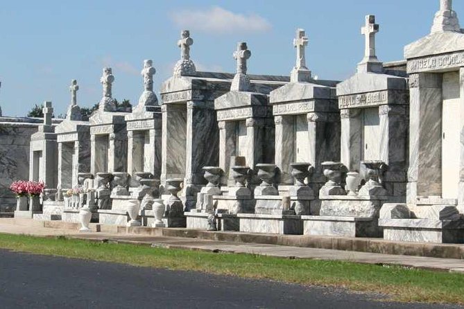 Oak Alley Plantation and New Orleans City and Cemetery Tour - City Park and Dueling Oaks, plus a feel for neighborhoods shaped by water and time