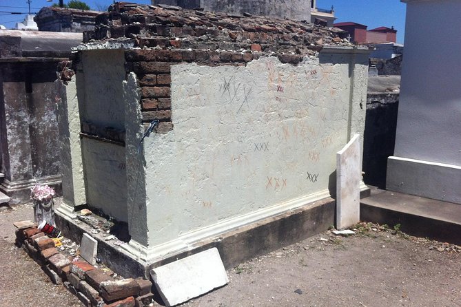 One Hour Saint Louis Cemetery Number One Walking Tour - Why the Tombs Are Built Above Ground (And What Vaults Have To Do With It)