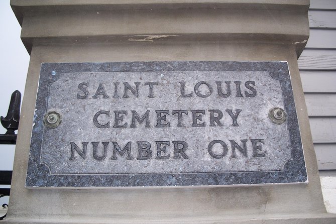One Hour Saint Louis Cemetery Number One Walking Tour - What You’ll See (Without Crossing the Gate)