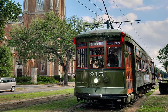Private French Quarter Walking and City Surrounding Neighborhoods Driving Tour - St. Charles Avenue and the Garden District: A Different Style of Wealth